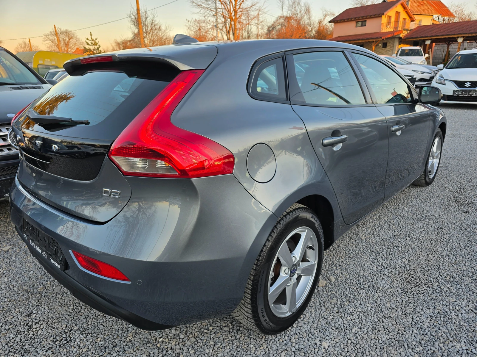 Volvo V40 2.0D2-EВРО 6В-FACELIFT-AВТОМАТИК-НАВИГАЦИЯ - изображение 8