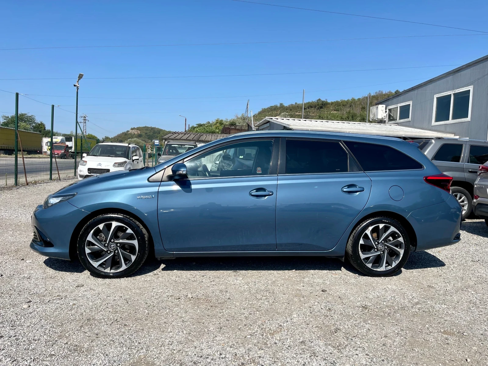 Toyota Auris 1.8i-HYBRID LOUNGE-FACELIFT-LED-CAMERA - изображение 2