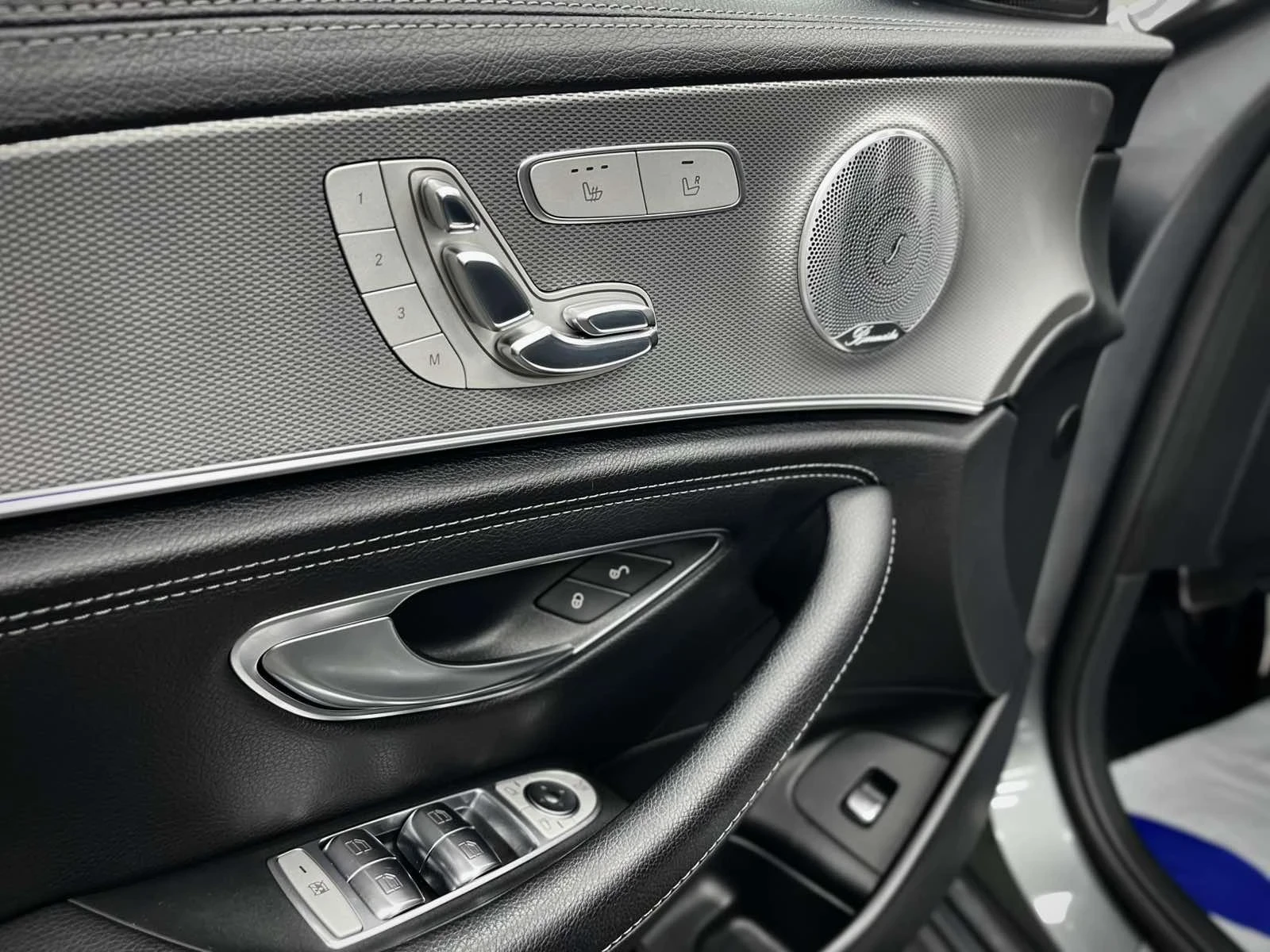 Mercedes-Benz E 220 W213 AMG Pack, снимка 12 - Автомобили и джипове - 53861961