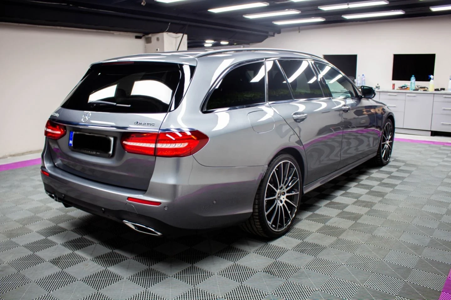 Mercedes-Benz E 220 W213 AMG Pack, снимка 4 - Автомобили и джипове - 53861961