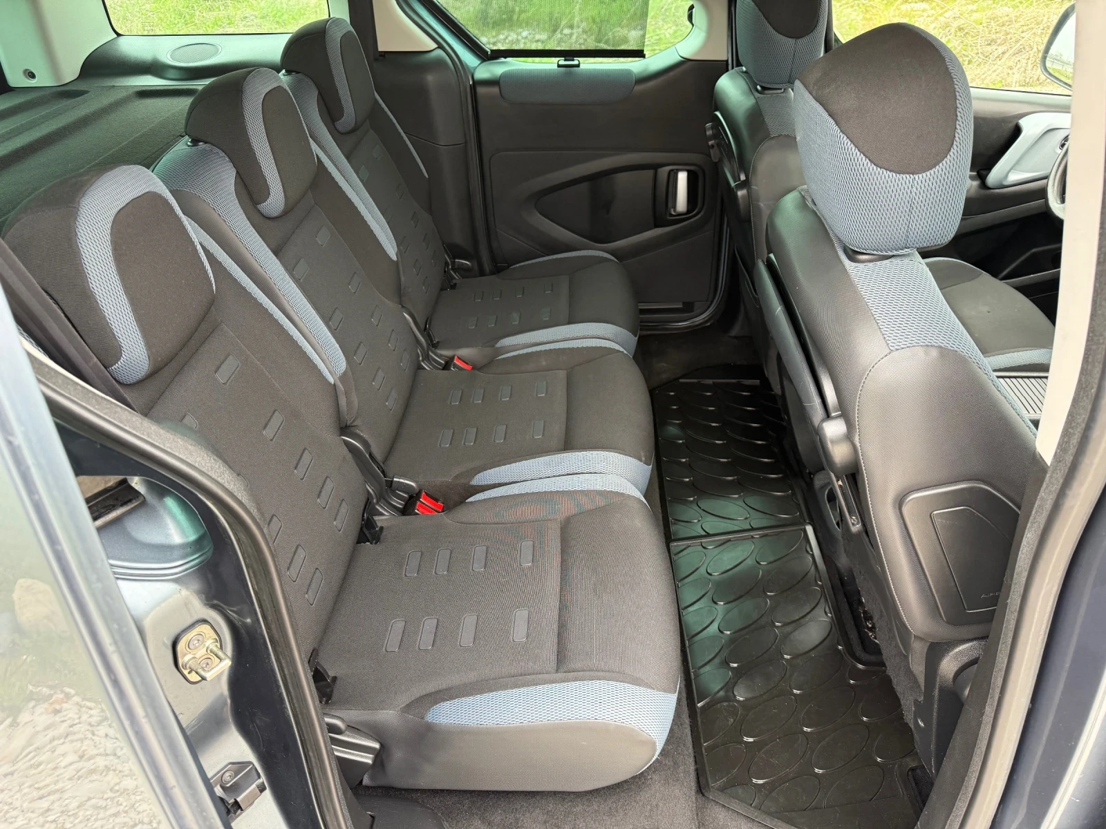 Citroen Berlingo 1.6 HDI / XTR / FACELIFT / LED / PARKTRONIC , снимка 13 - Автомобили и джипове - 53865212