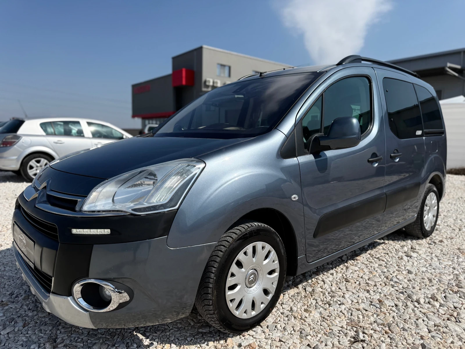 Citroen Berlingo 1.6 HDI / XTR / FACELIFT / LED / PARKTRONIC , снимка 3 - Автомобили и джипове - 53865212