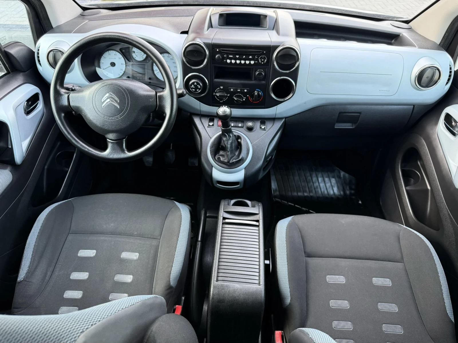 Citroen Berlingo 1.6 HDI / XTR / FACELIFT / LED / PARKTRONIC , снимка 8 - Автомобили и джипове - 53865212