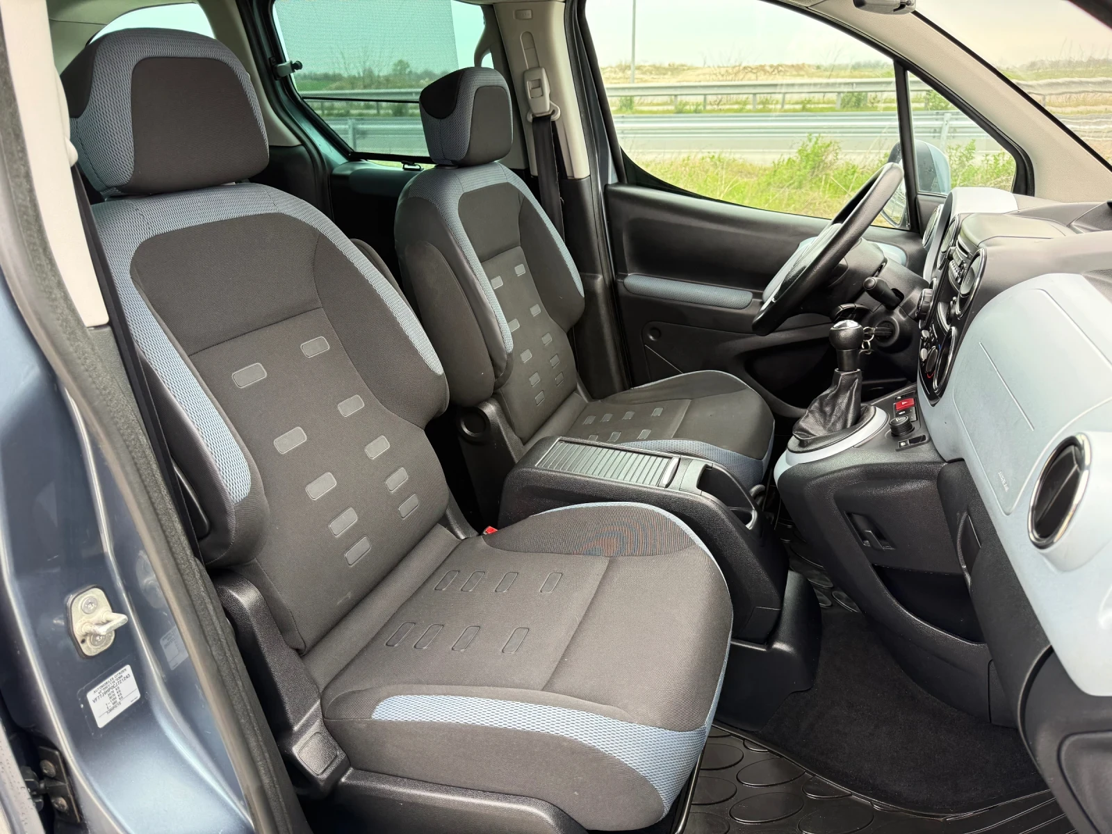 Citroen Berlingo 1.6 HDI / XTR / FACELIFT / LED / PARKTRONIC , снимка 11 - Автомобили и джипове - 53865212