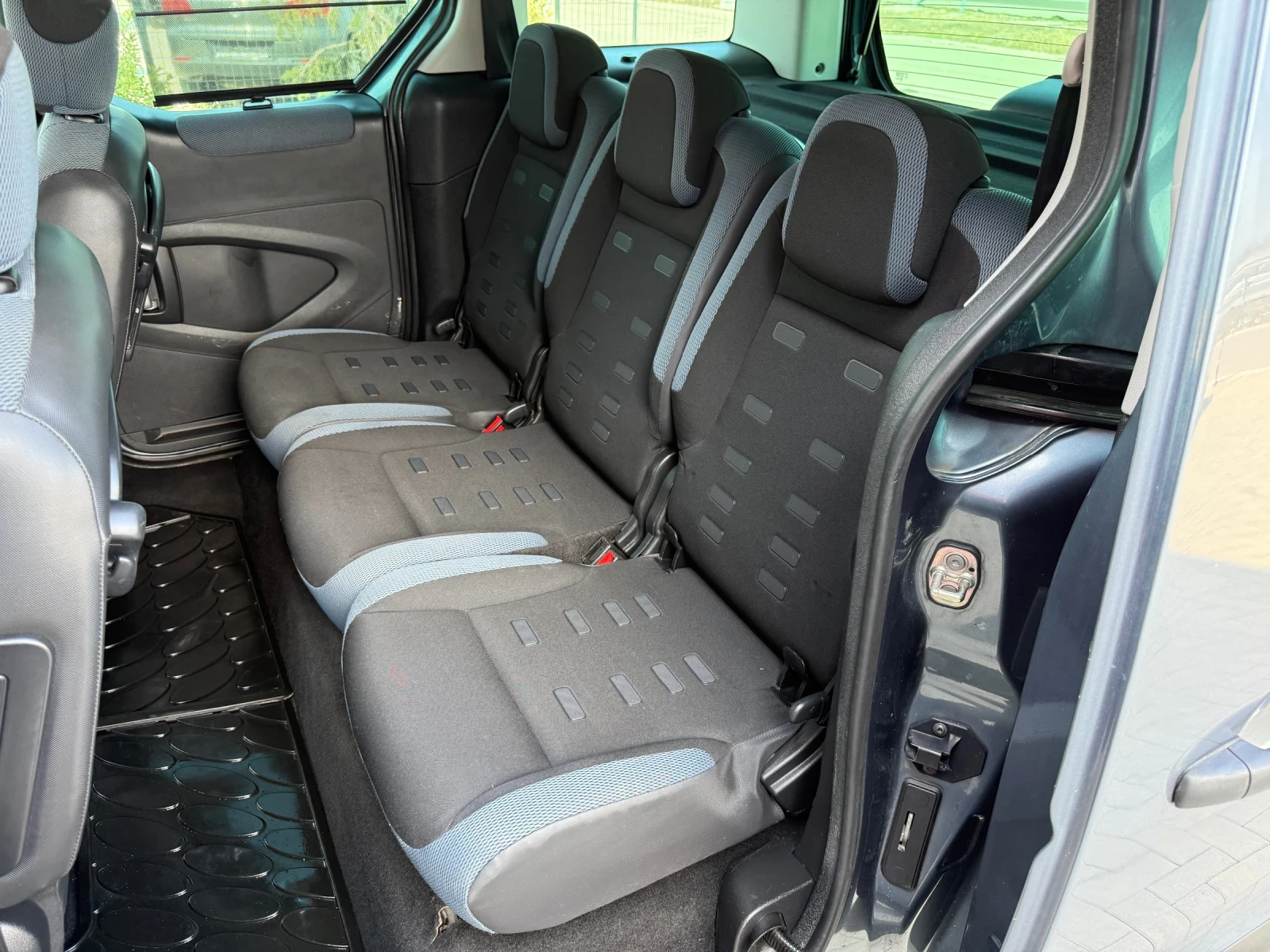 Citroen Berlingo 1.6 HDI / XTR / FACELIFT / LED / PARKTRONIC , снимка 12 - Автомобили и джипове - 53865212