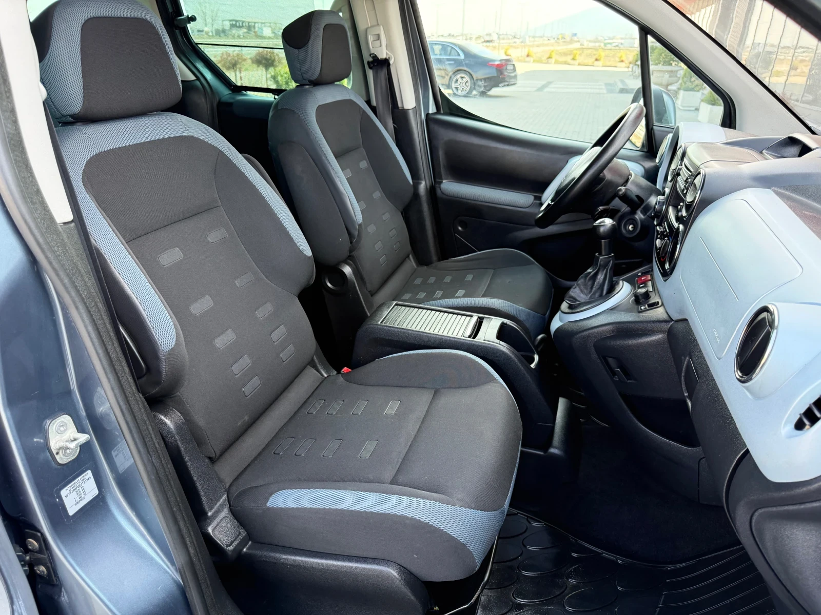 Citroen Berlingo 1.6 HDI / XTR / FACELIFT / LED / PARKTRONIC , снимка 11 - Автомобили и джипове - 53865212