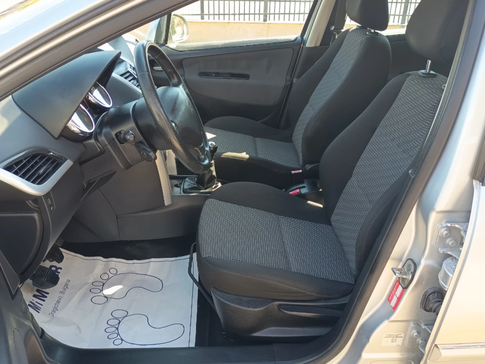 Peugeot 207 1.6hdi, снимка 8 - Автомобили и джипове - 56074207