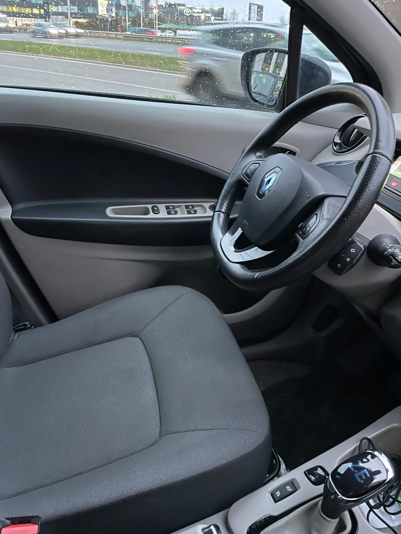 Renault Zoe ЧЕРНО, снимка 10 - Автомобили и джипове - 56325102