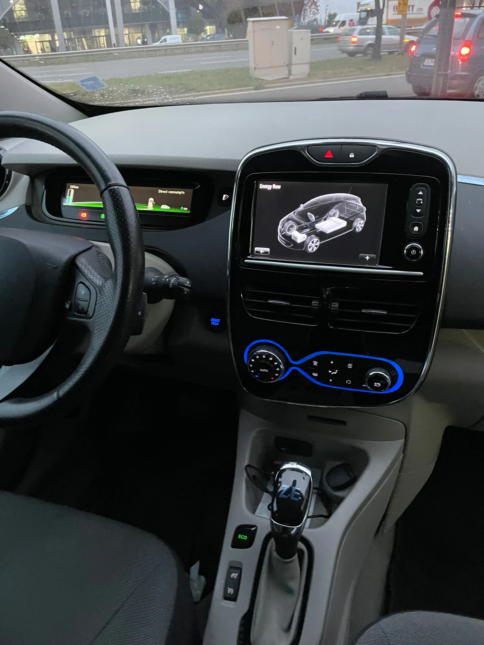 Renault Zoe ЧЕРНО, снимка 7 - Автомобили и джипове - 56325102