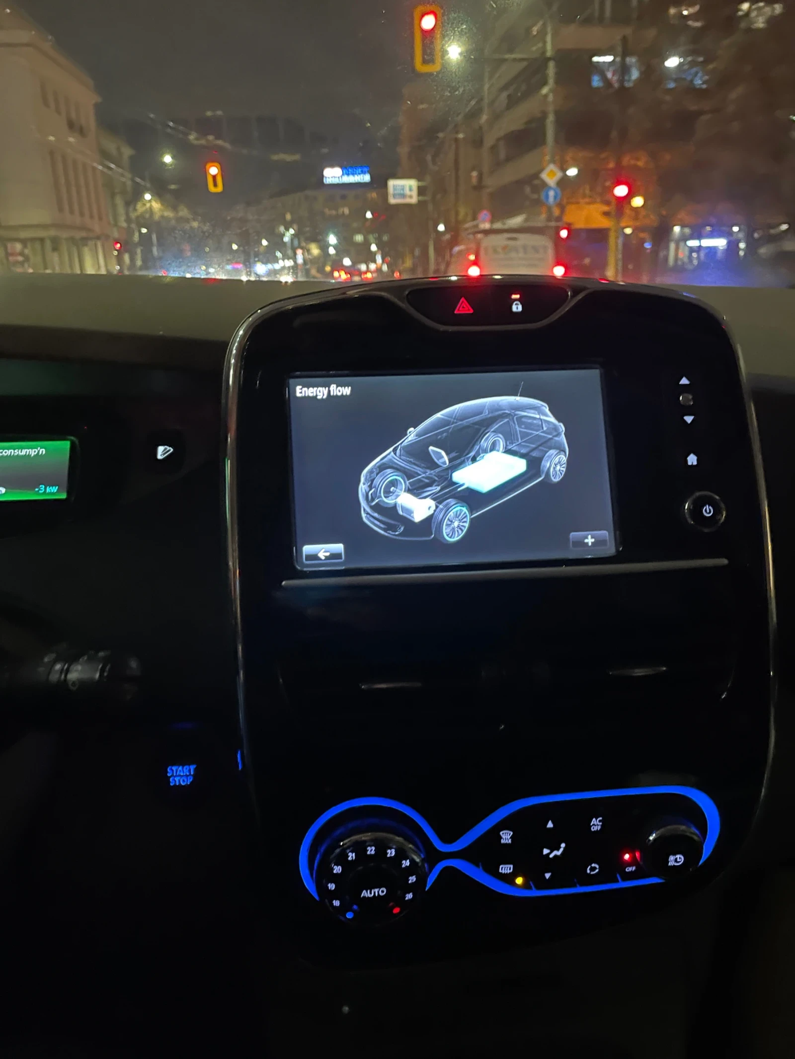 Renault Zoe ЧЕРНО, снимка 2 - Автомобили и джипове - 56325102