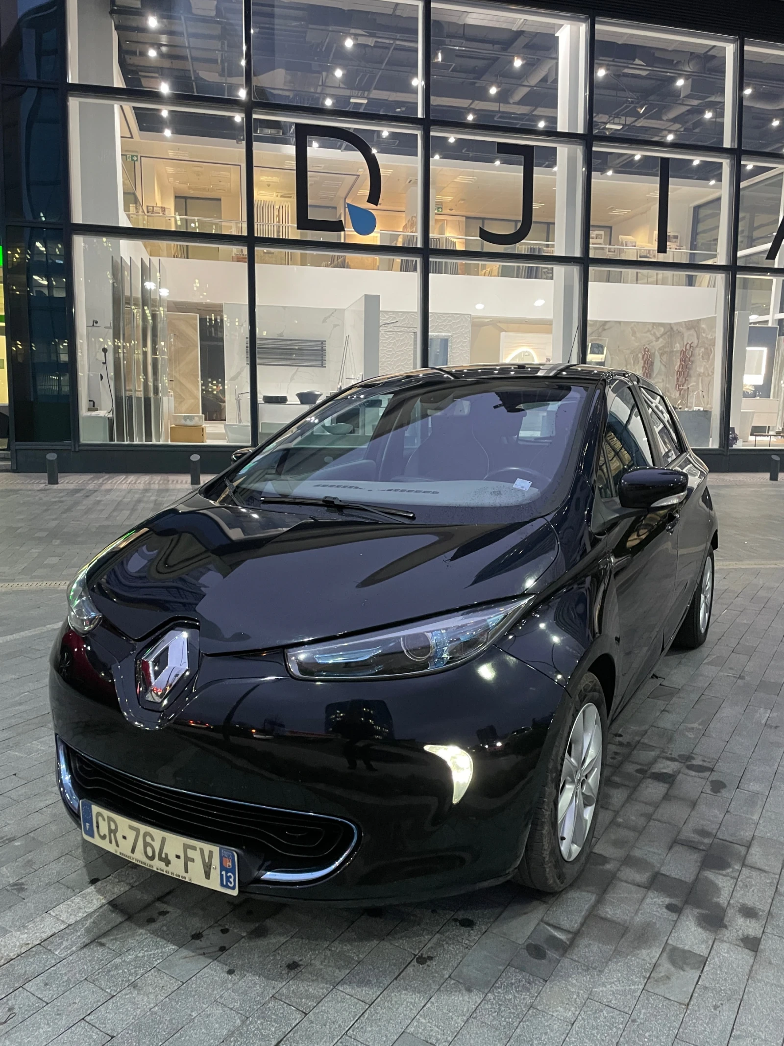 Renault Zoe ЧЕРНО, снимка 4 - Автомобили и джипове - 56325102