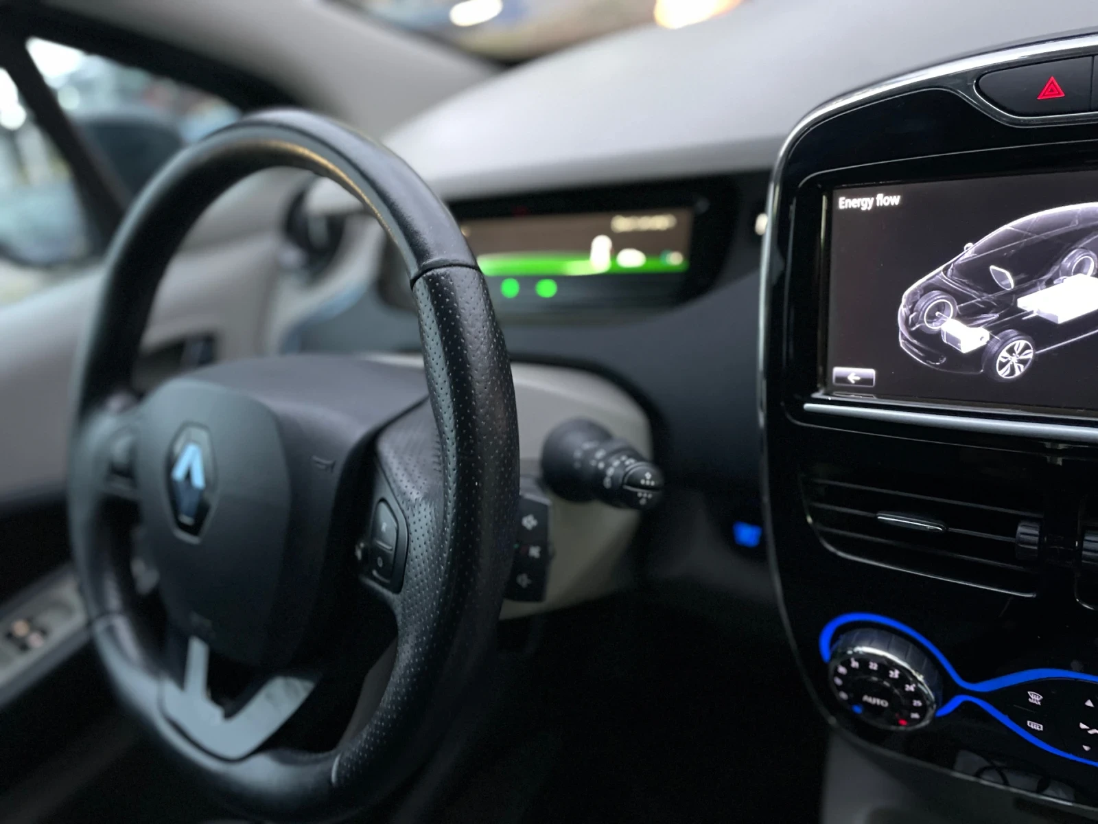 Renault Zoe ЧЕРНО, снимка 8 - Автомобили и джипове - 56325102