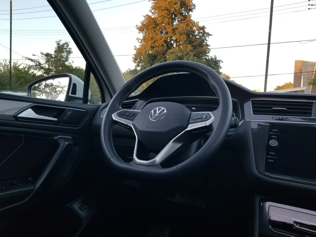 VW Tiguan * АВТО КРЕДИТ* ЦЕНА ДО БГ * Сервизна история *  - изображение 9