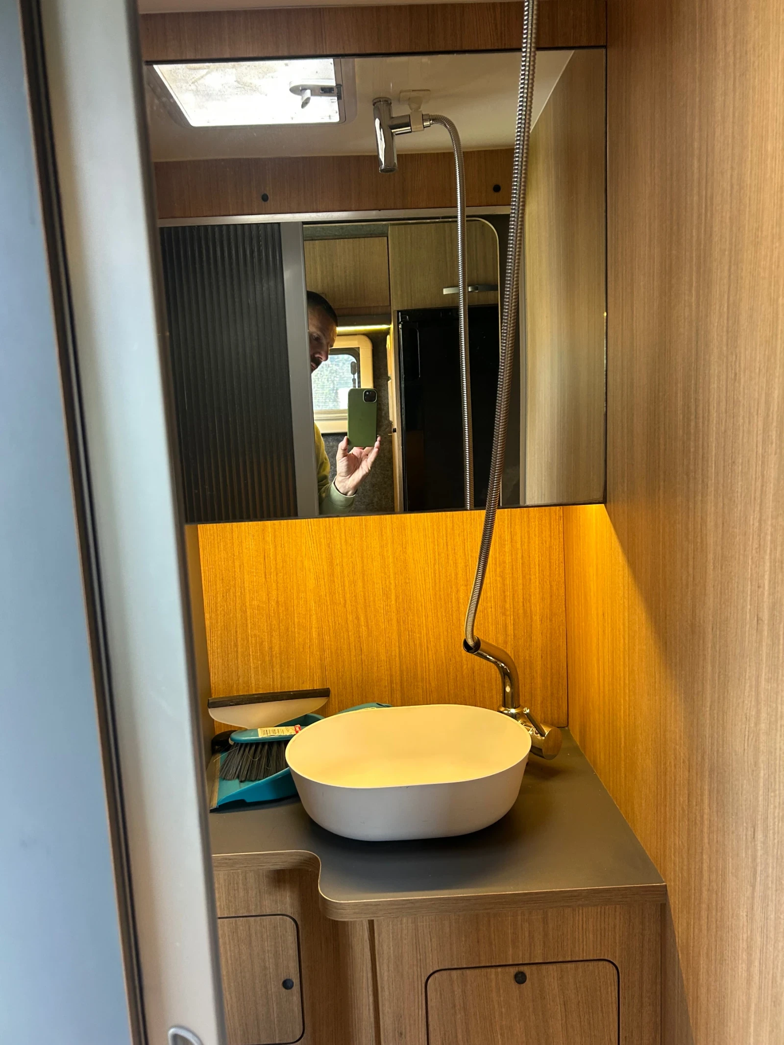 Dodge RAM 1500 ПРОДАВА СЕ САМО НАДСТРОЙКАТА* * * 