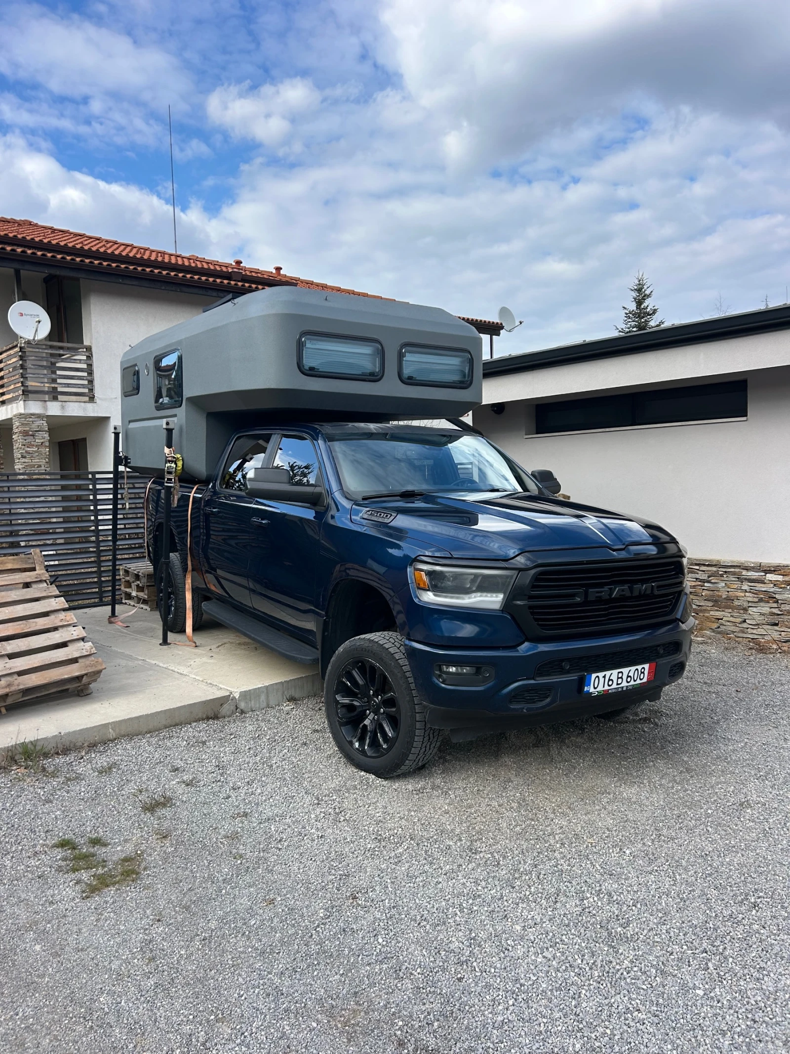 Dodge RAM 1500 ПРОДАВА СЕ САМО НАДСТРОЙКАТА* * * , снимка 3 - Автомобили и джипове - 53980946