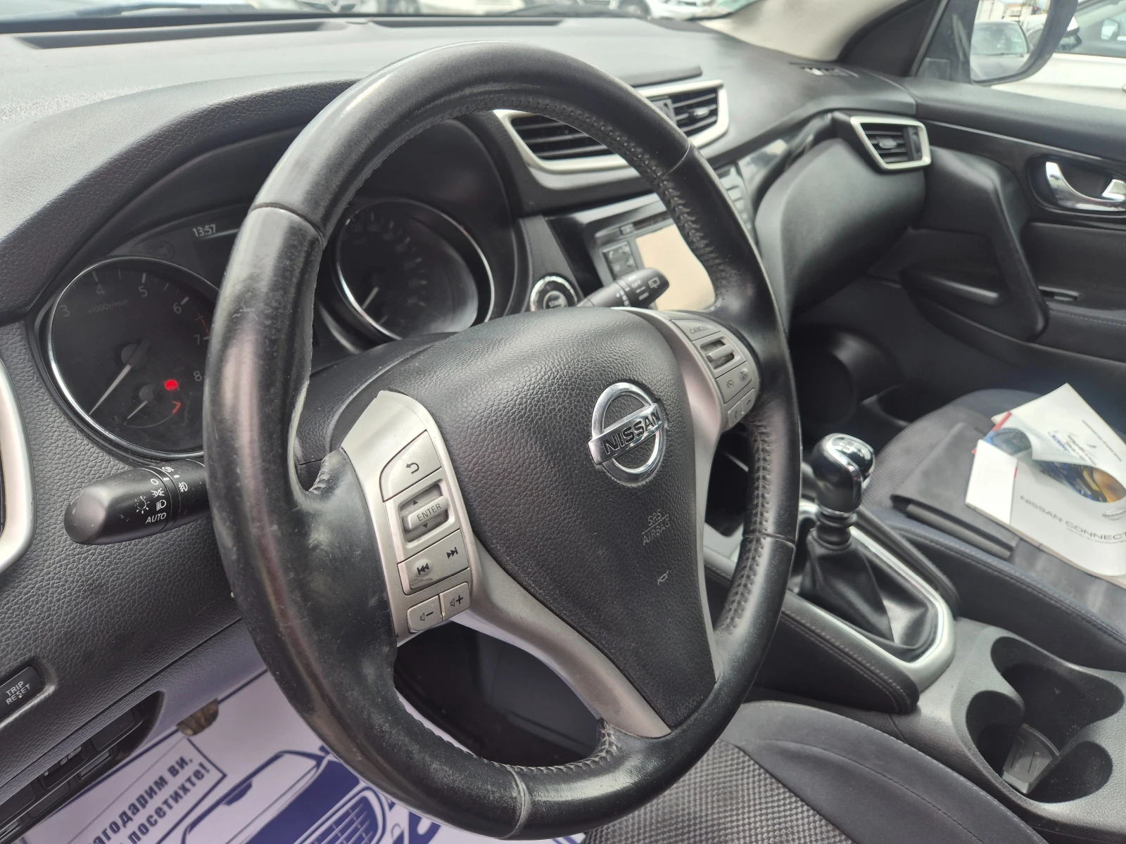 Nissan Qashqai 1.6T, снимка 8 - Автомобили и джипове - 54300778