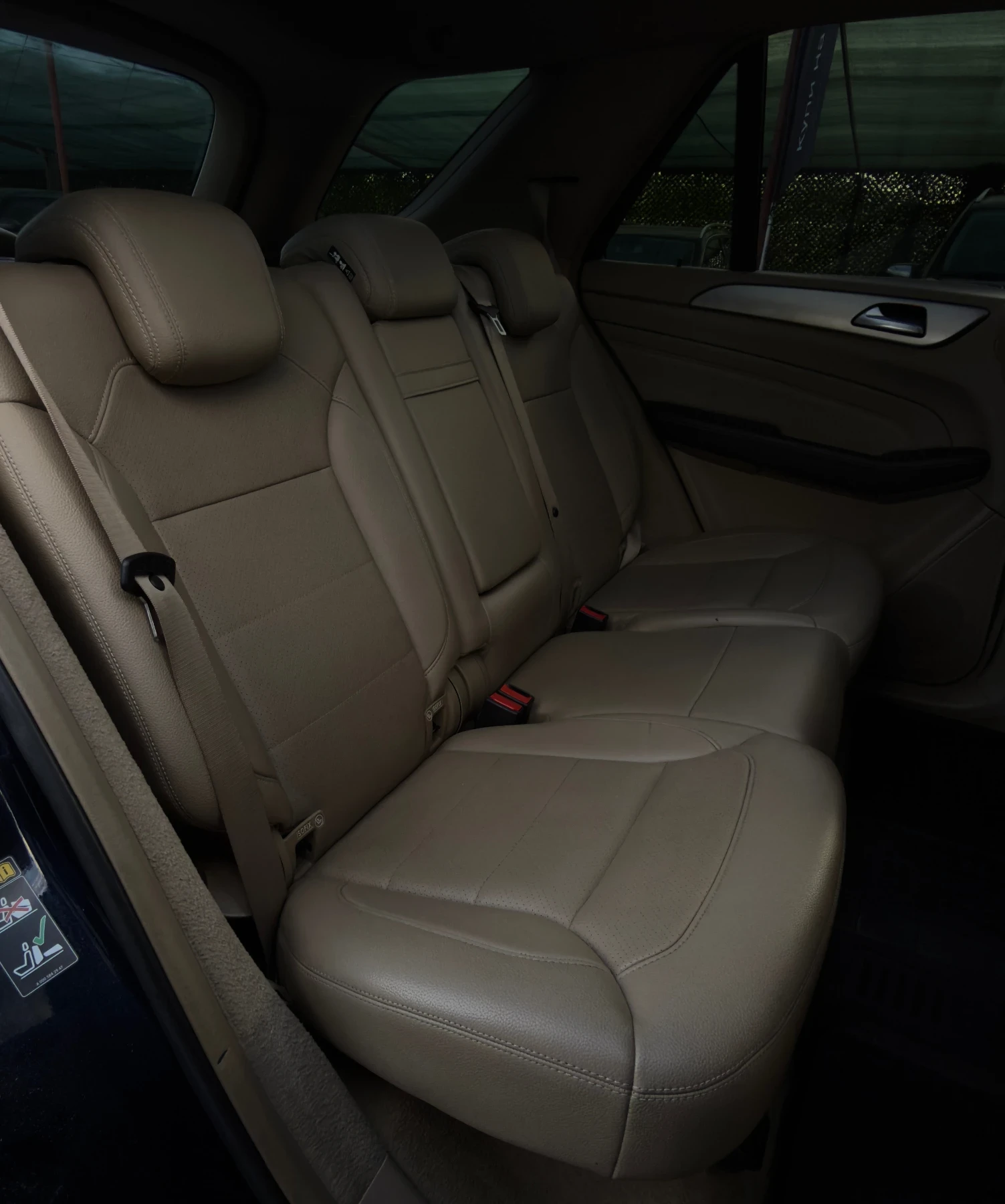Mercedes-Benz ML 250 4-MATIC| AMG PANO| EXCLUSIVE| СОБСТВЕН ЛИЗИНГ, снимка 10 - Автомобили и джипове - 54436043