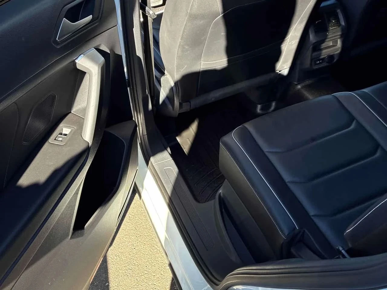 VW Tiguan, снимка 12 - Автомобили и джипове - 56690902