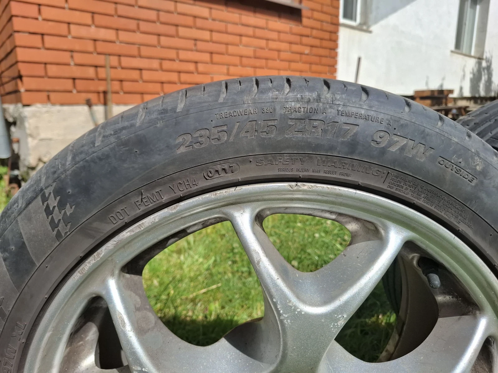 Гуми с джанти Kumho 235/45R17, снимка 2 - Гуми и джанти - 55035820