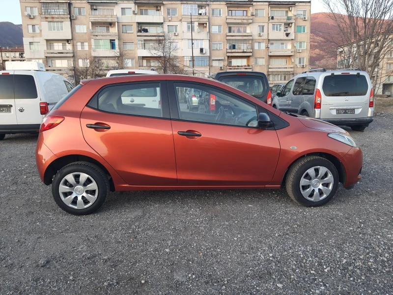 Mazda 2 1.3i, снимка 5 - Автомобили и джипове - 49094778