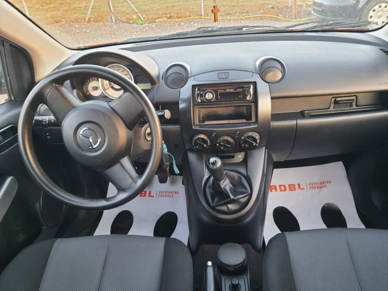 Mazda 2 1.3i, снимка 12 - Автомобили и джипове - 49094778