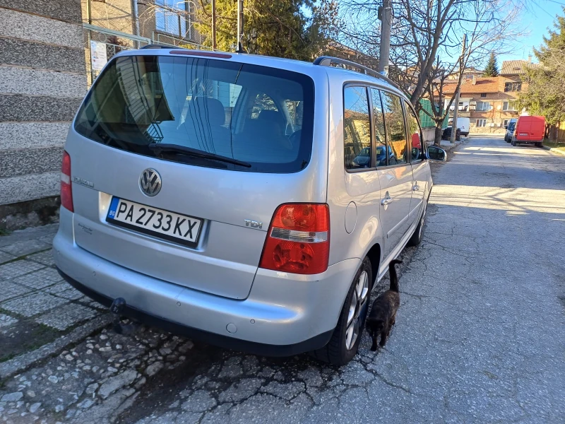 VW Touran, снимка 3 - Автомобили и джипове - 49586342