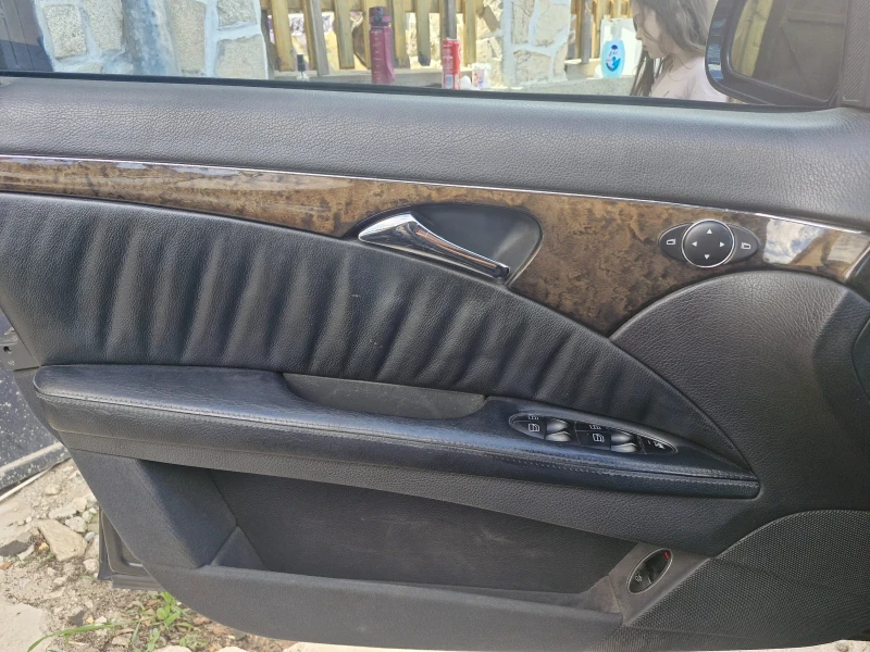 Mercedes-Benz 220 W 211 Avangarde, снимка 16 - Автомобили и джипове - 52422306