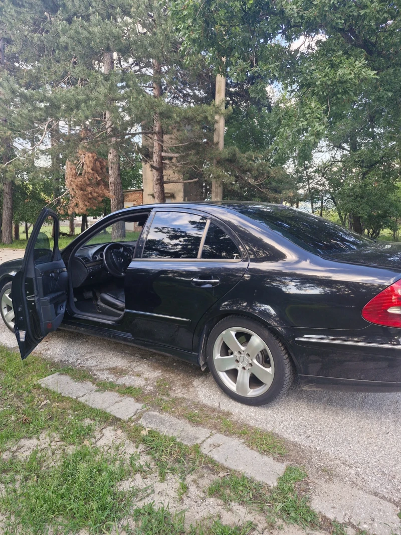 Mercedes-Benz 220 W 211 Avangarde, снимка 3 - Автомобили и джипове - 52422306