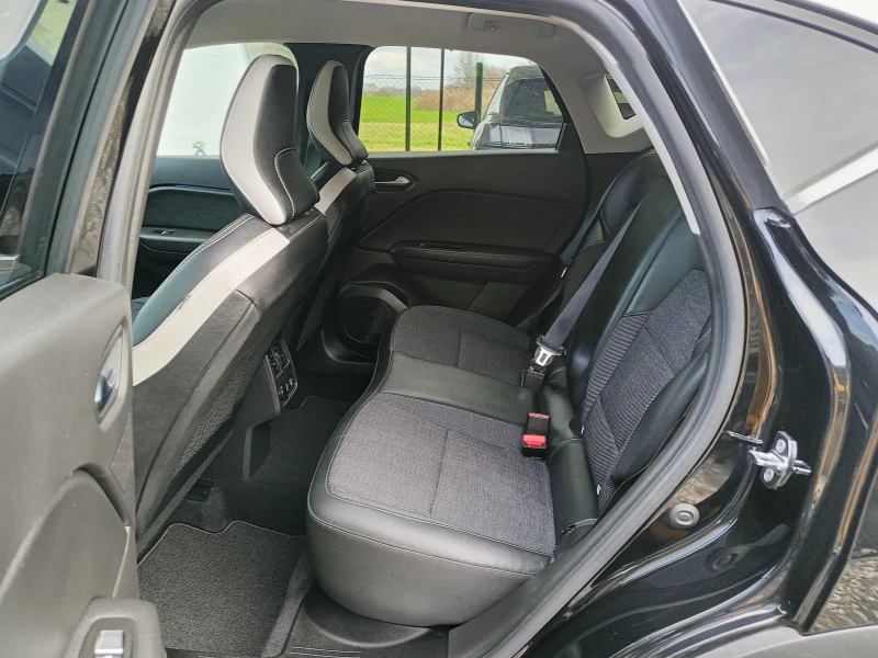 Renault Captur 1.3i Нави, снимка 9 - Автомобили и джипове - 52498066