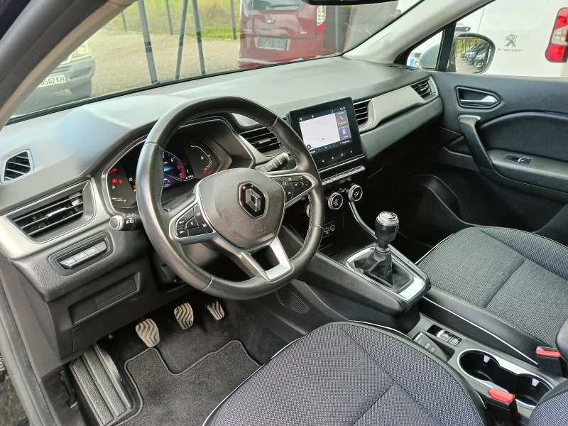 Renault Captur 1.3i Нави, снимка 6 - Автомобили и джипове - 52498066