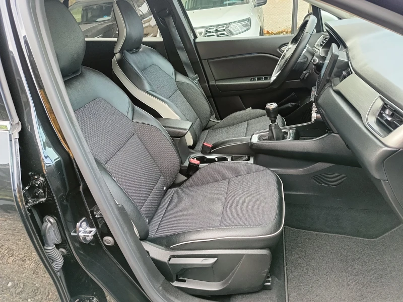 Renault Captur 1.3i Нави, снимка 8 - Автомобили и джипове - 52498066