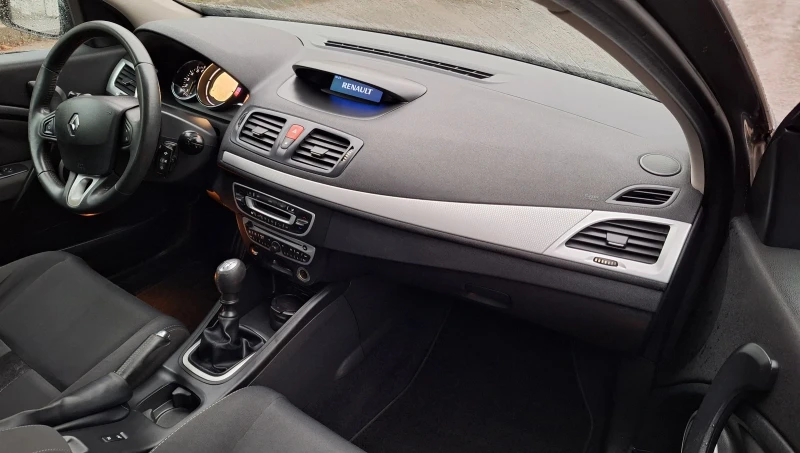 Renault Megane Renault Megan 1.6i бензин 2009г. 6скорости, 110к.с, снимка 8 - Автомобили и джипове - 52579252