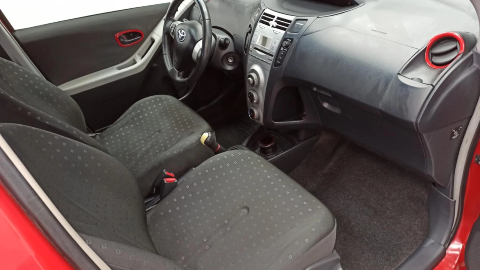Toyota Yaris  - изображение 4