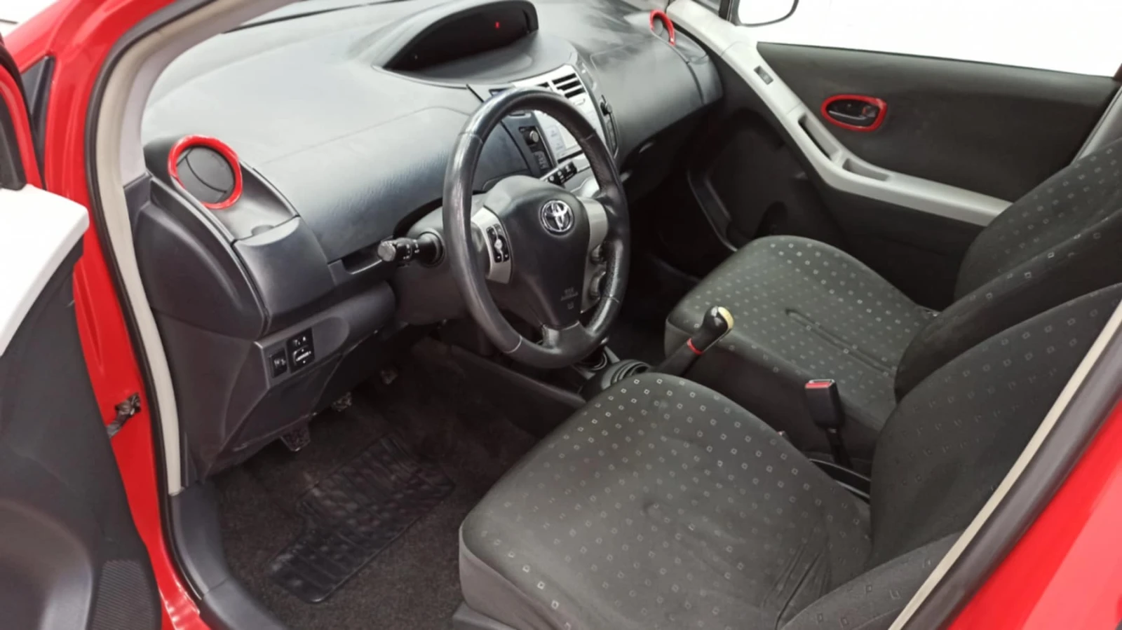 Toyota Yaris  - изображение 3