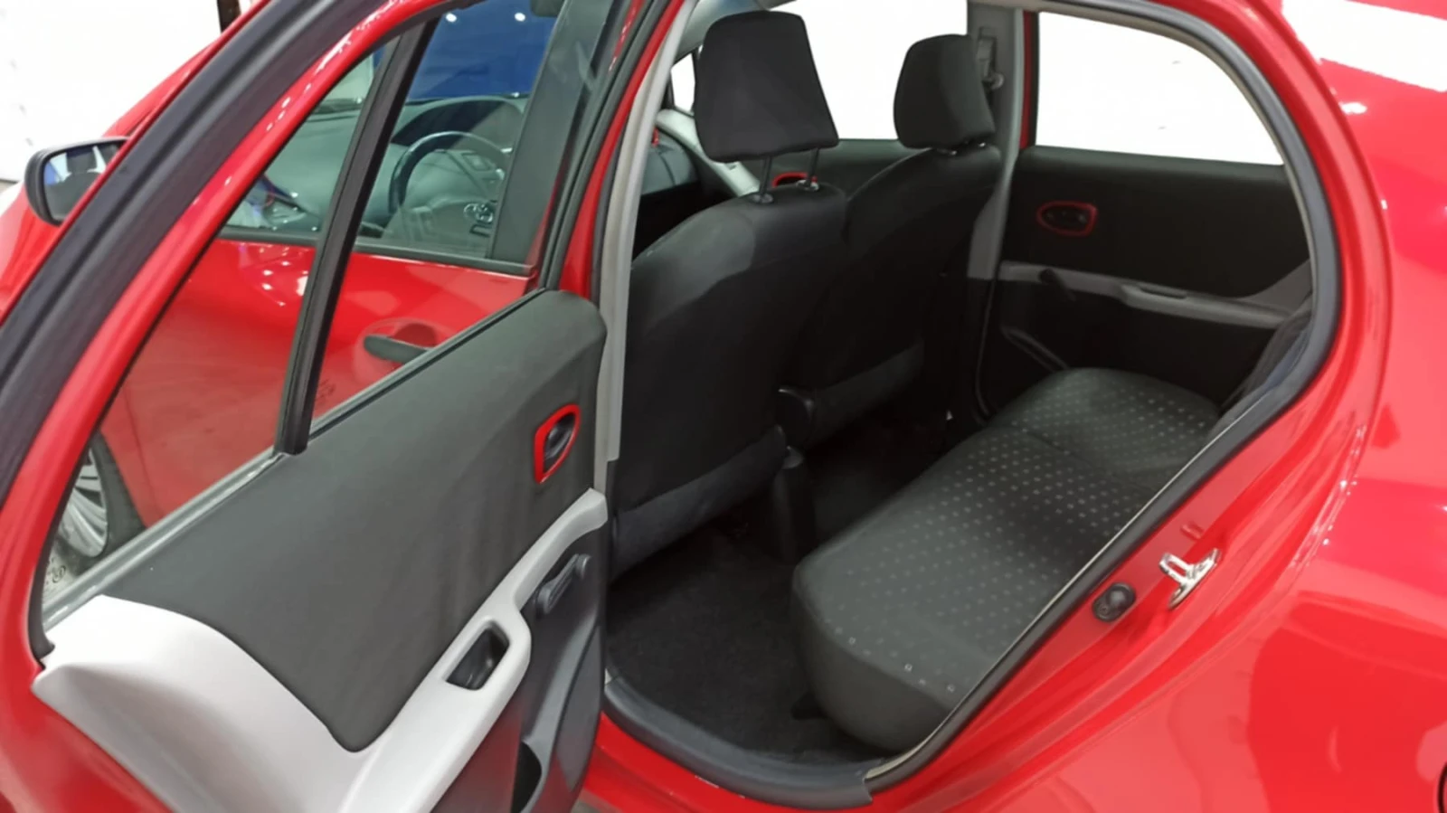 Toyota Yaris  - изображение 6