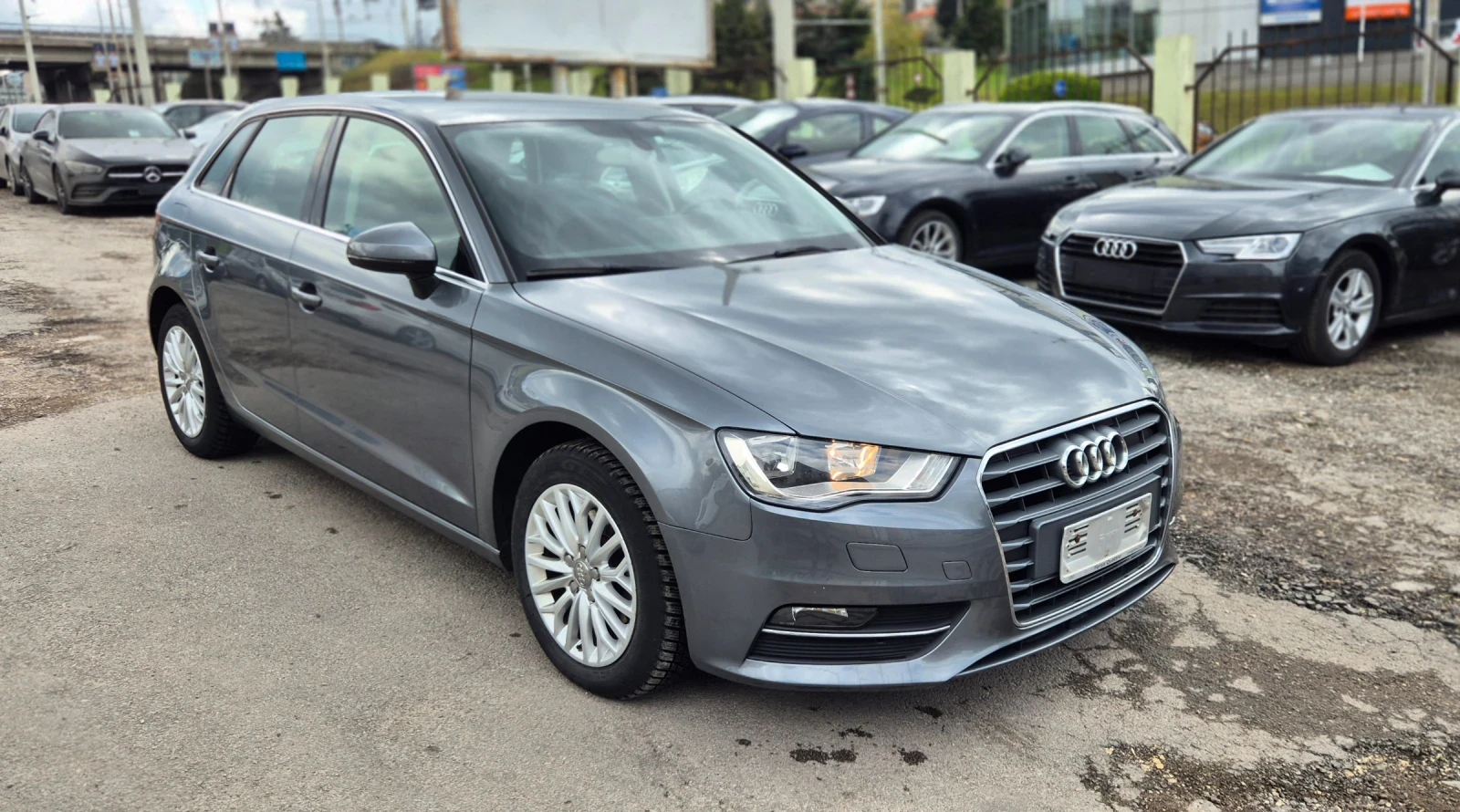 Audi A3 1.6TDI* MEDIA, снимка 2 - Автомобили и джипове - 54156764