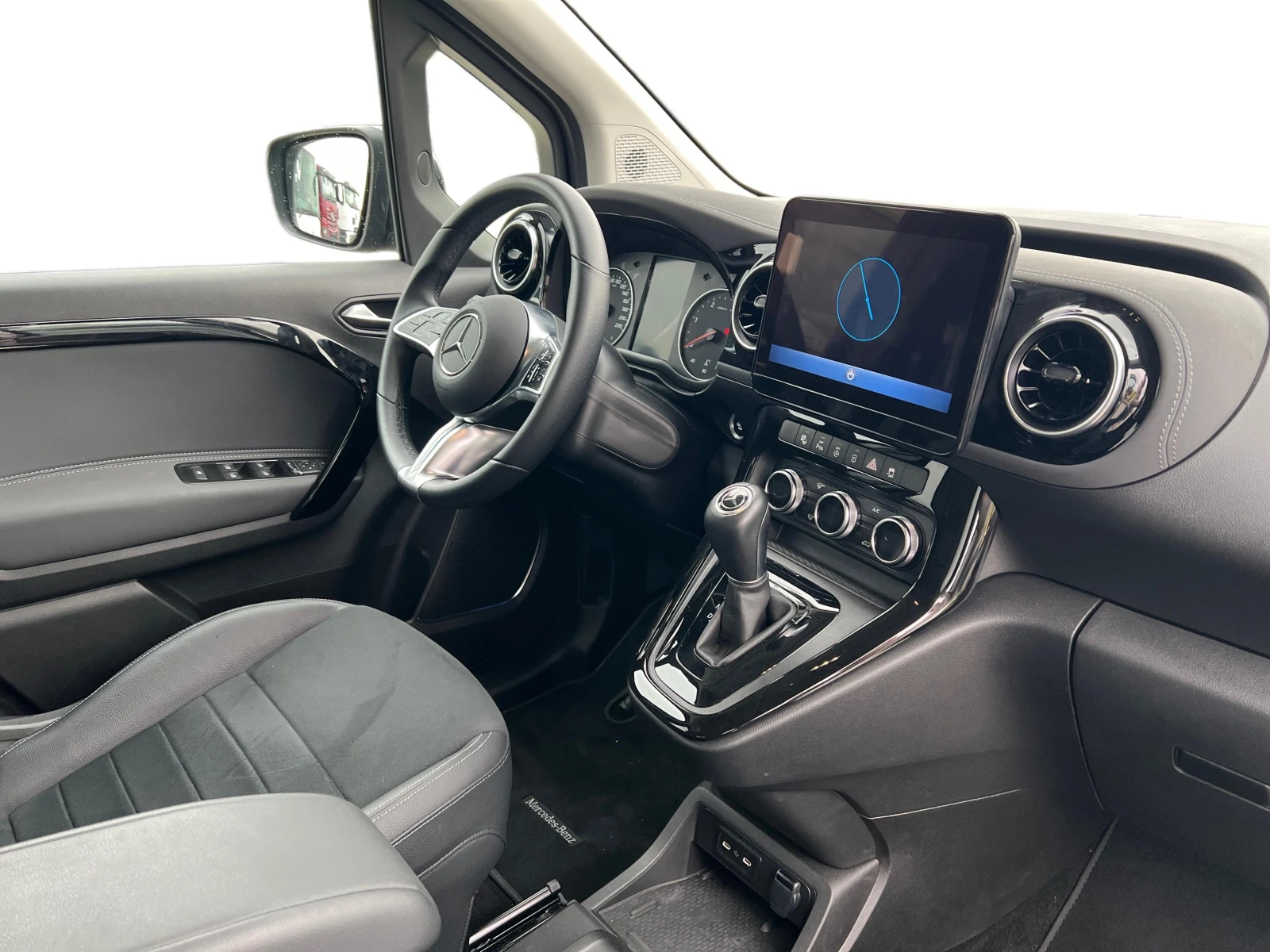 Mercedes-Benz T-класа 180d, снимка 9 - Автомобили и джипове - 54465482