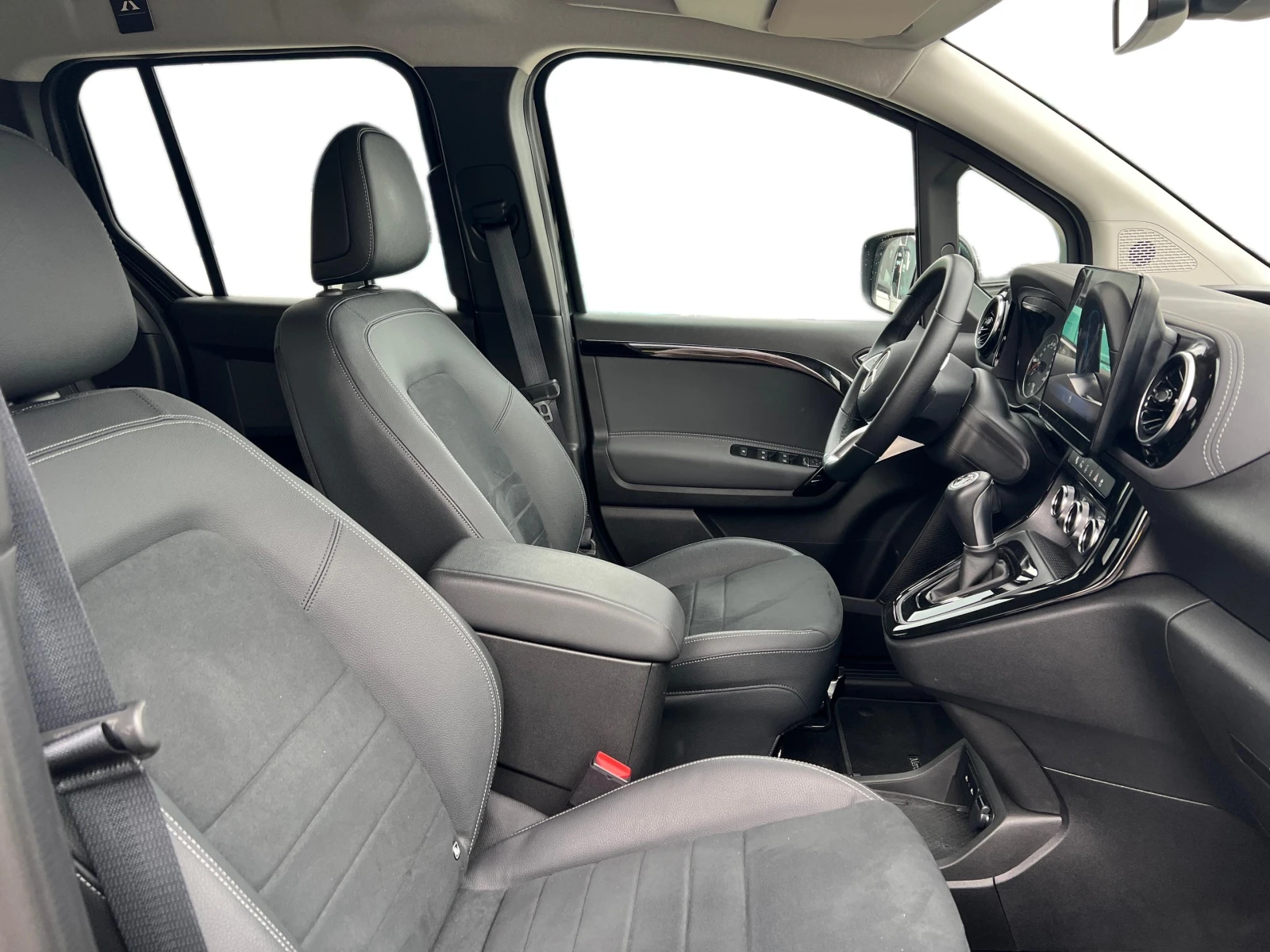 Mercedes-Benz T-класа 180d, снимка 11 - Автомобили и джипове - 54465482