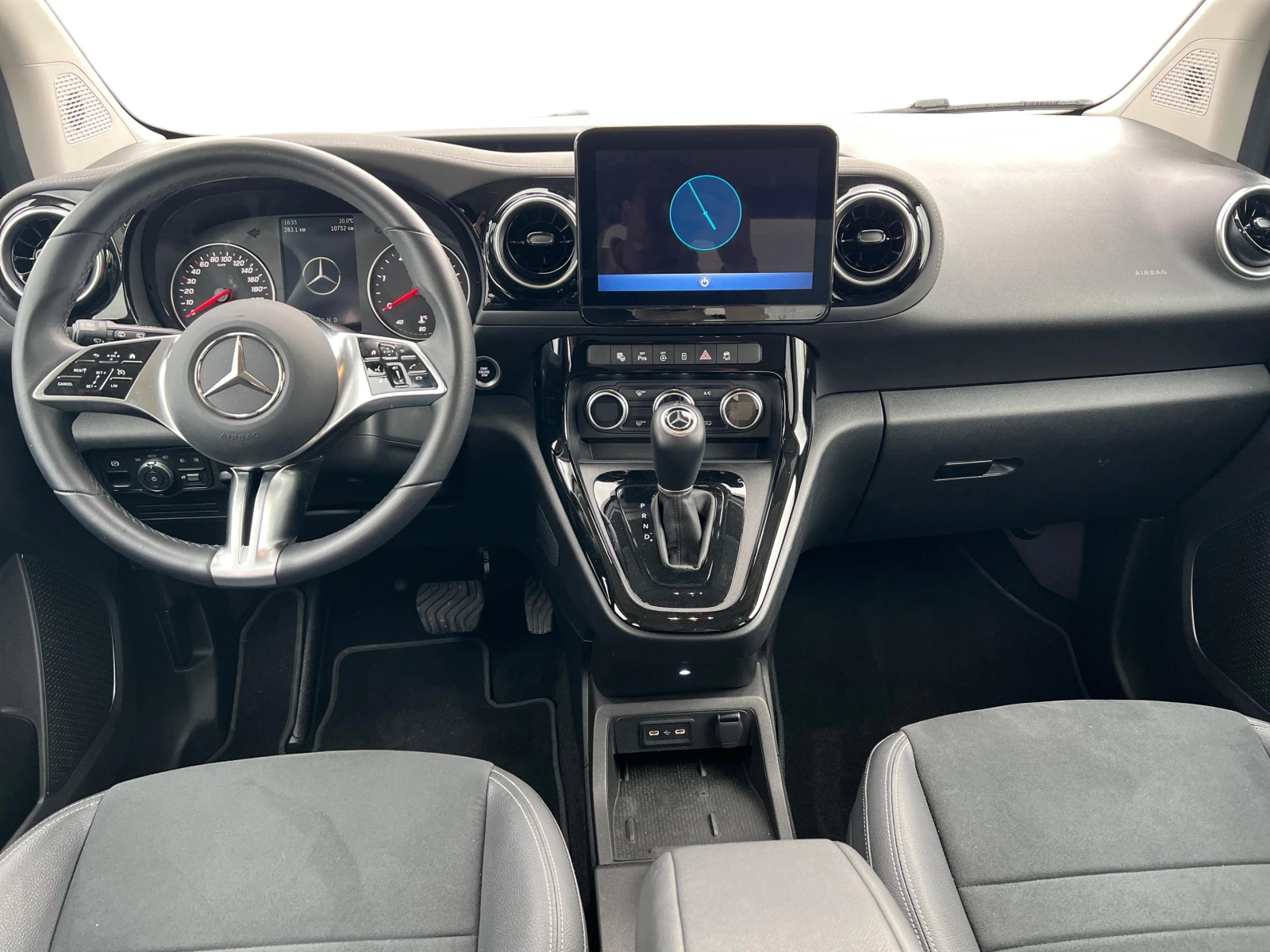 Mercedes-Benz T-класа 180d, снимка 6 - Автомобили и джипове - 54465482