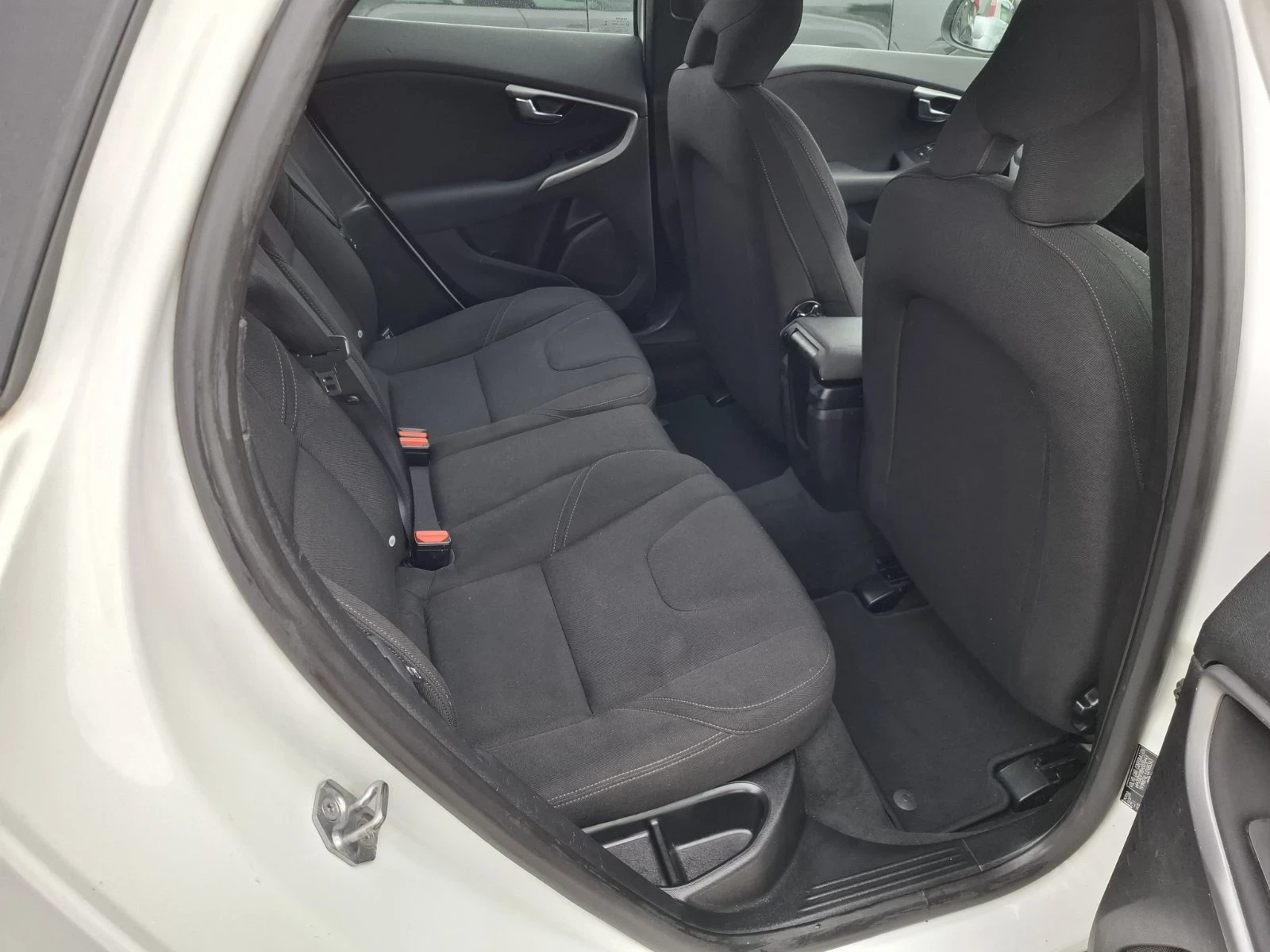 Volvo V40 2.0d 120�.�. | Mobile.bg � ����������� 10
