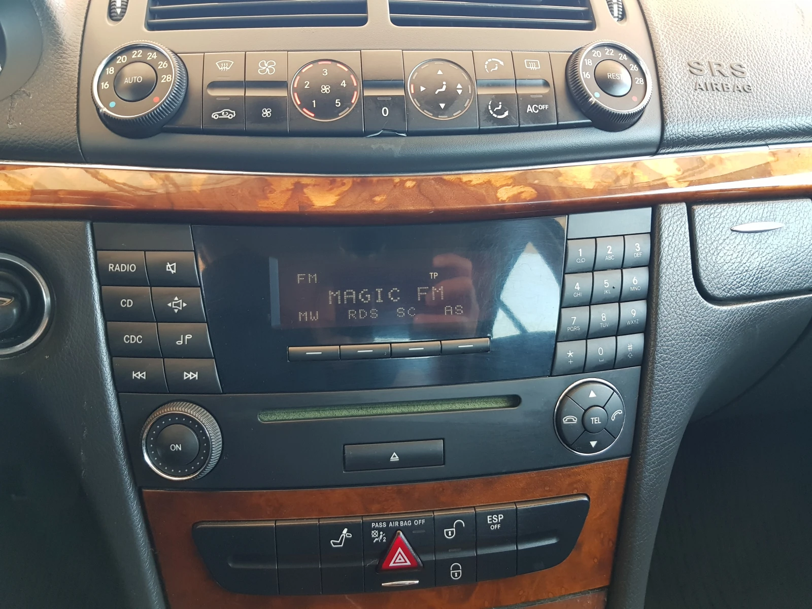 Mercedes-Benz E 220 CDI ELEGANCE , снимка 13 - Автомобили и джипове - 54865003