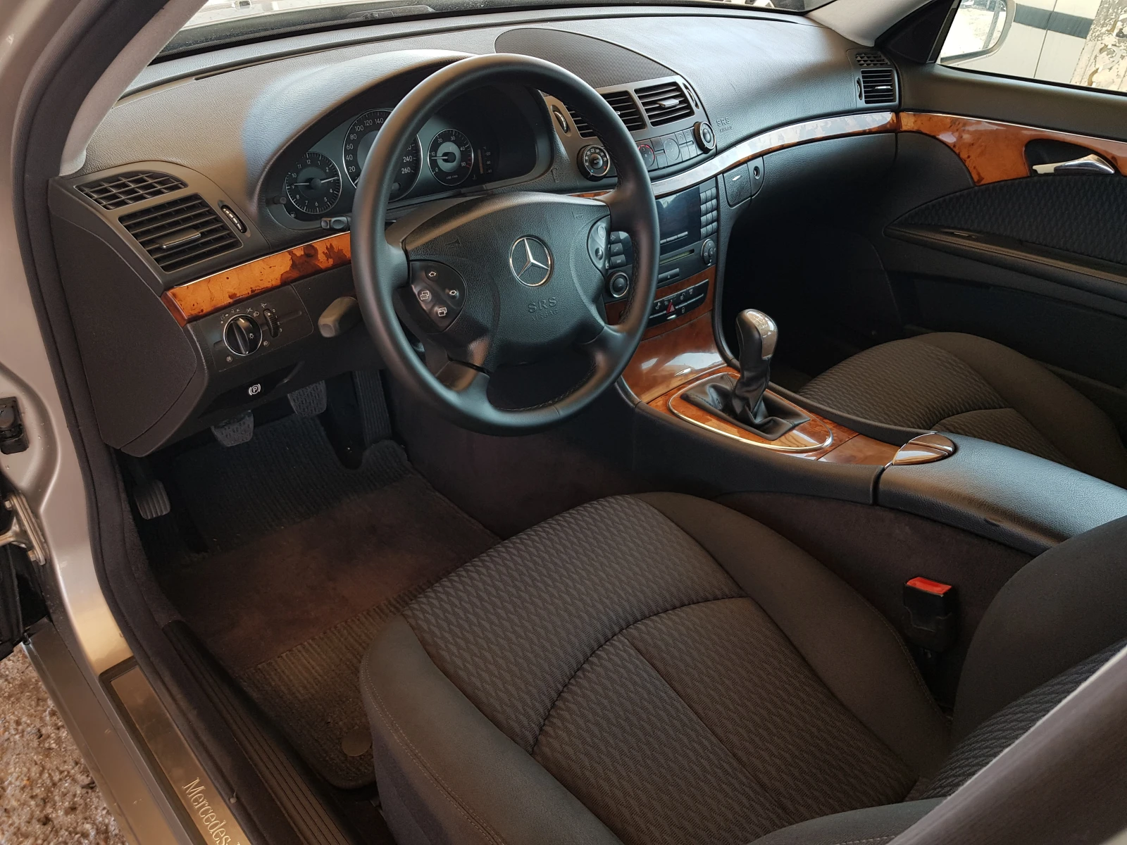 Mercedes-Benz E 220 CDI ELEGANCE , снимка 9 - Автомобили и джипове - 54865003