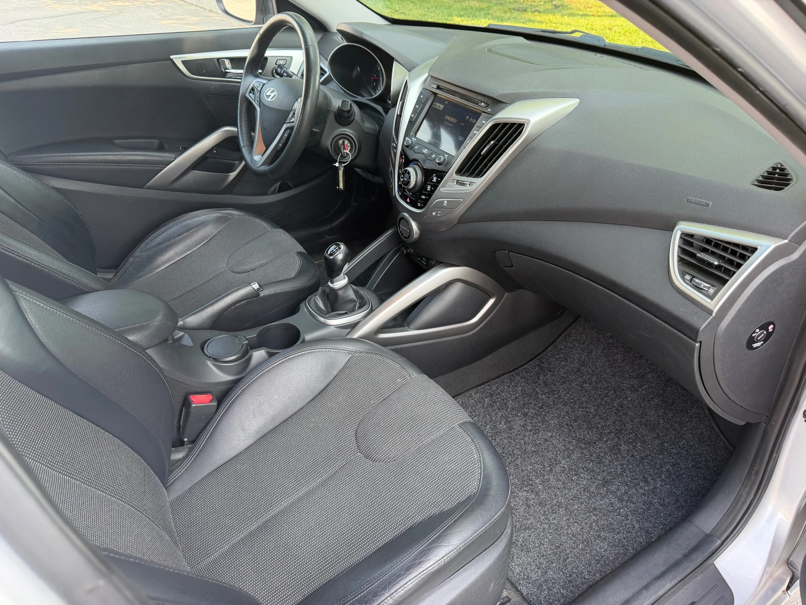 Hyundai Veloster  ШВЕЙЦАРИЯ, снимка 10 - Автомобили и джипове - 55797316