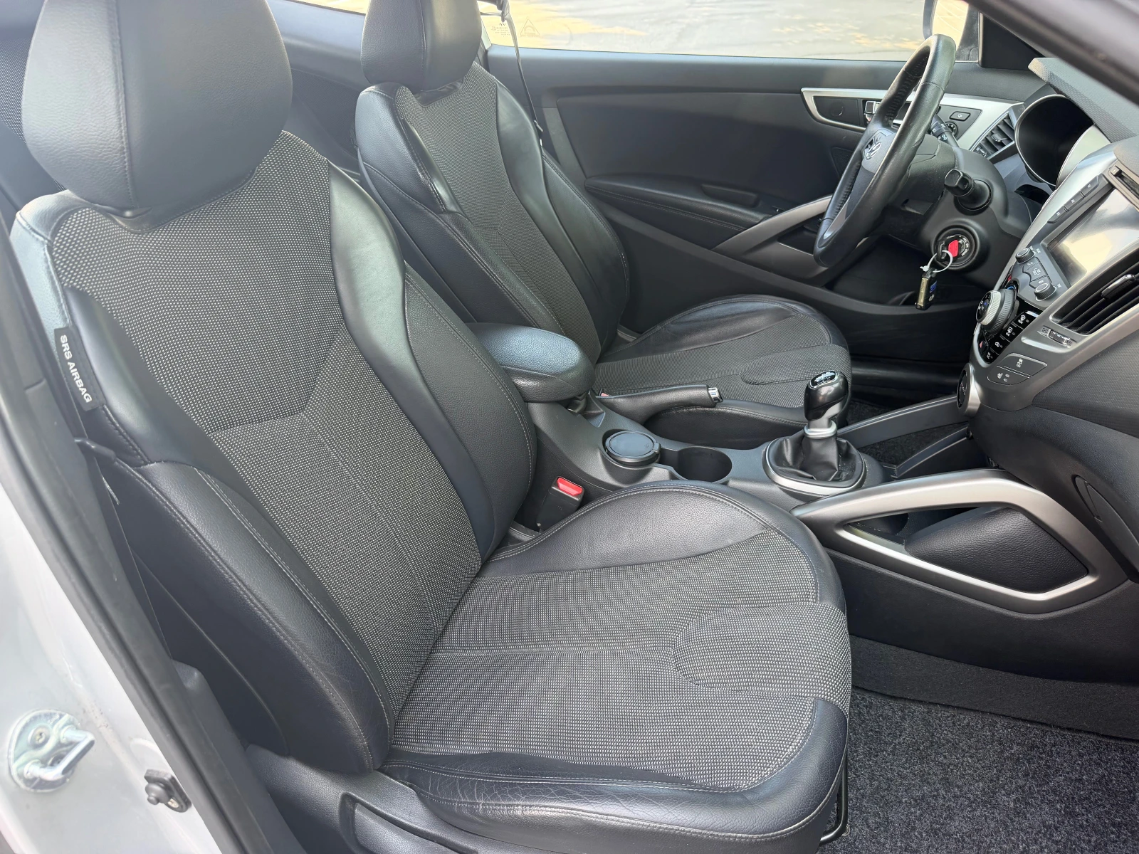 Hyundai Veloster  ШВЕЙЦАРИЯ, снимка 11 - Автомобили и джипове - 55797316