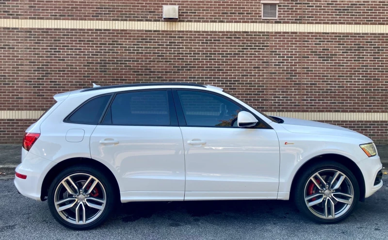 Audi SQ5 Подгрев* Камера* Keyless* Панорама, снимка 2 - Автомобили и джипове - 48239904