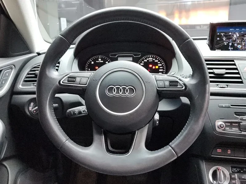 Audi Q3 2.0 TDI Quattro, снимка 13 - Автомобили и джипове - 55128651