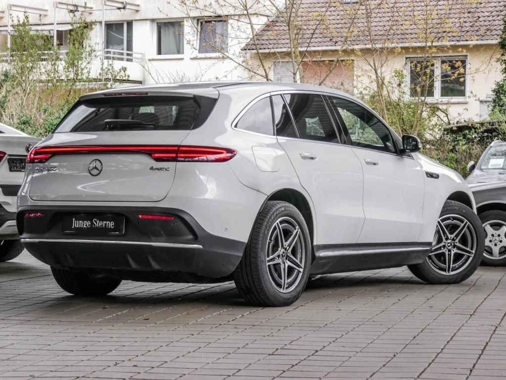 Mercedes-Benz EQC 400 4М - изображение 3