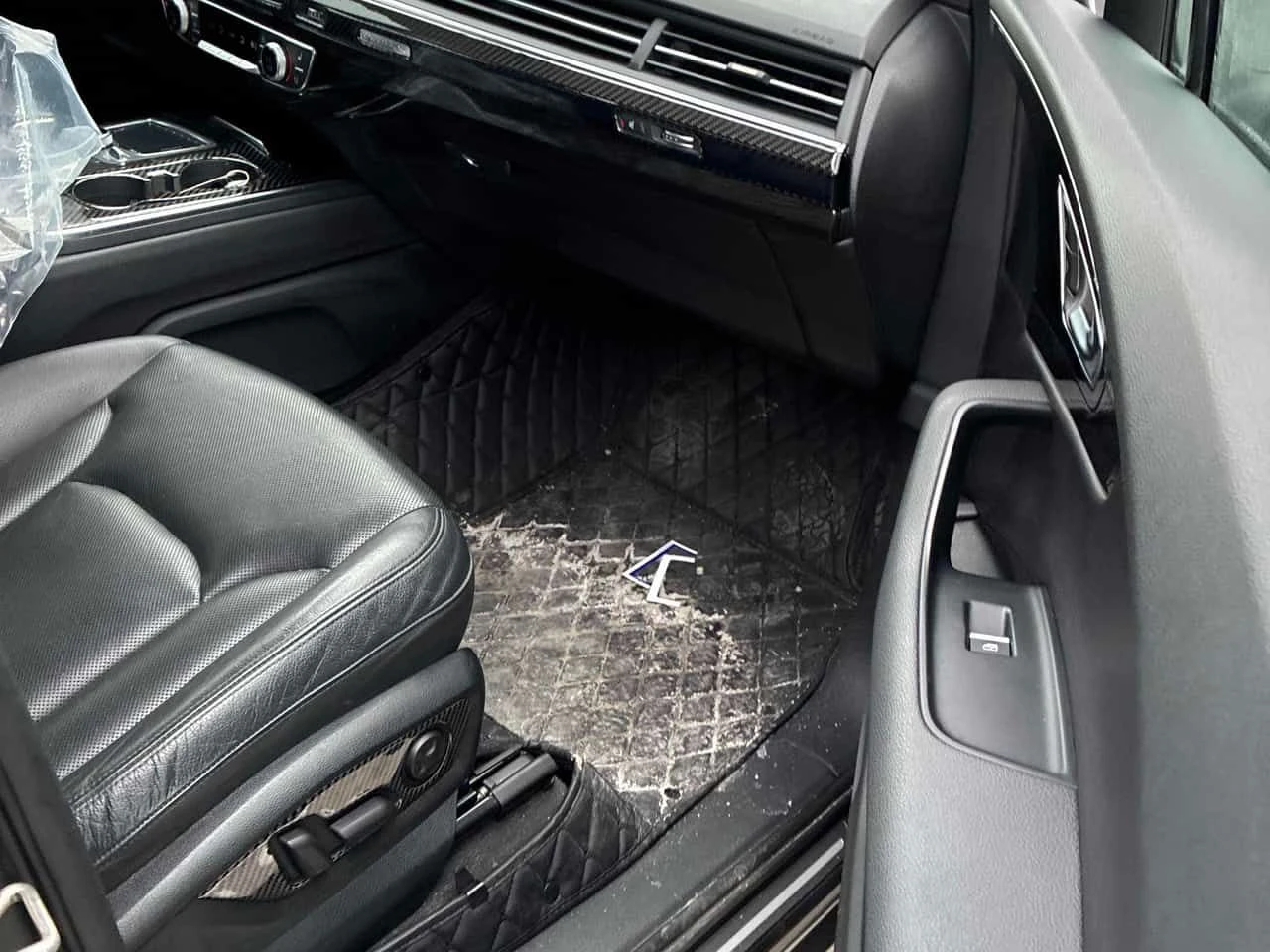 Audi Q7 * 3.0T Progressiv * CARFAX * ЦЕНА ДО БГ, снимка 10 - Автомобили и джипове - 53894895