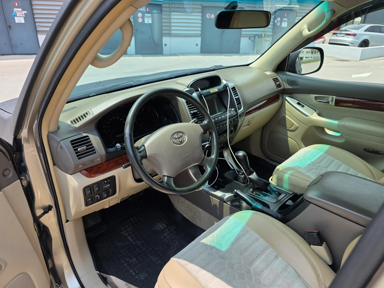 Toyota Land cruiser 3.0d4d, снимка 13 - Автомобили и джипове - 54240829