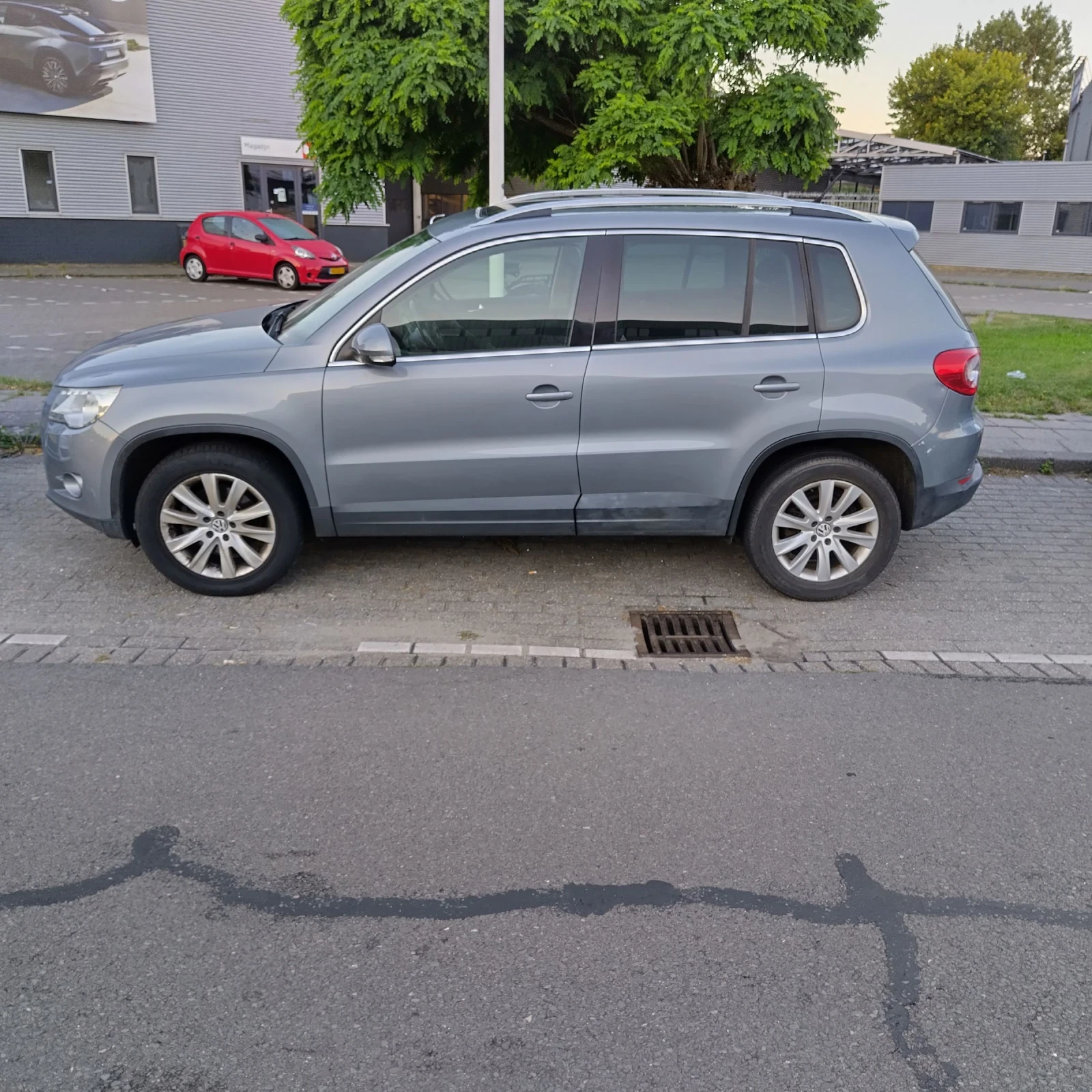 VW Tiguan, снимка 4 - Автомобили и джипове - 55953992